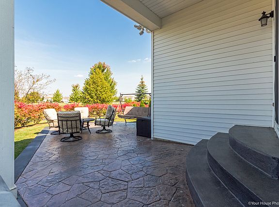 3rd image of 378 W Winchester Dr