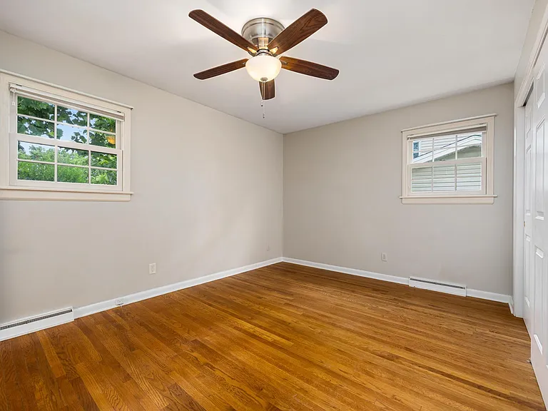 2526 W Huntington Dr — Photo 18