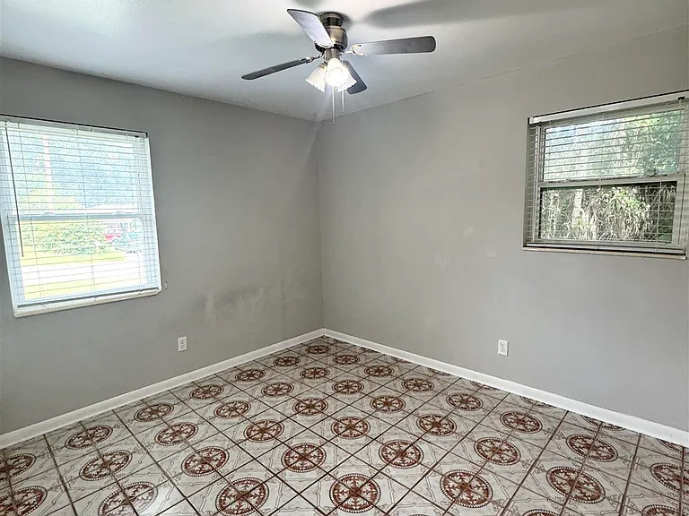 802 Blue Springs Dr — Photo 11