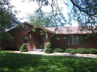 3919 Pickle Rd, Oregon, OH 43616