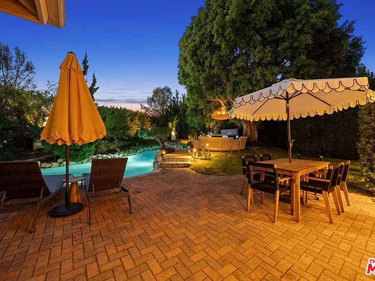1133 Somera Rd — Photo 33