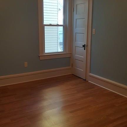 5th image of 187 Deane St