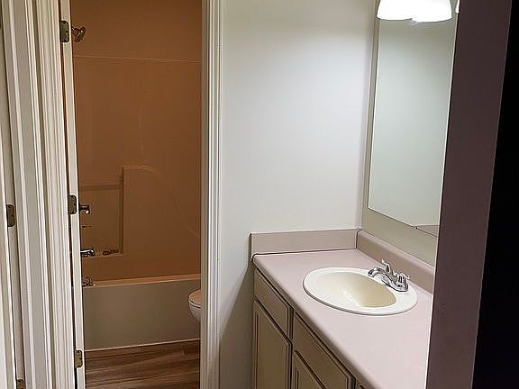 3rd image of 207 Sweetheart Ct