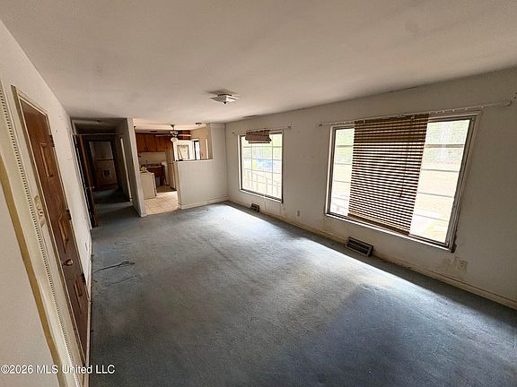 4th image of 23 Longview Dr