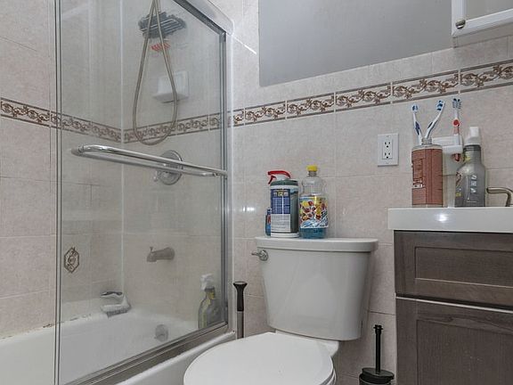 4th image of 701 Jefferson Ave #1