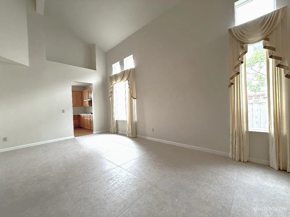 Newer Construction 4bed/3bath Home — Photo 4