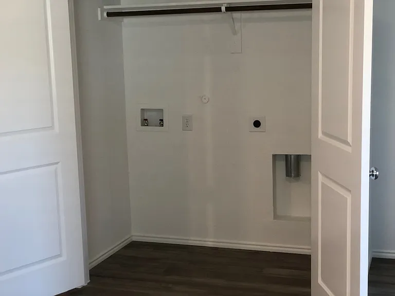 700 Dashwood Dr — Photo 13