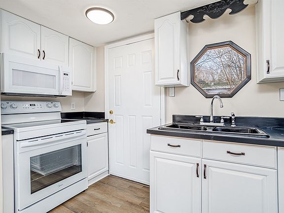 4th image of 18 Maple St #14