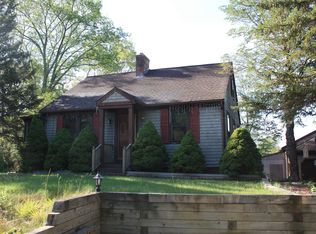 348 Rockland Rd, Scituate, RI 02857