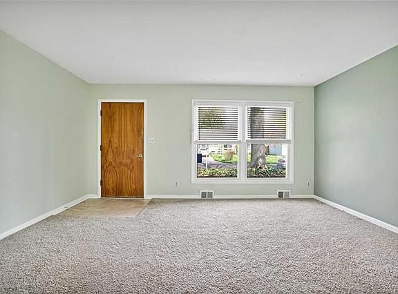 4th image of 7601 W 96th St