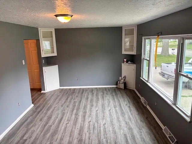 3 bed, 980 sqft, $1,400 — Photo 4