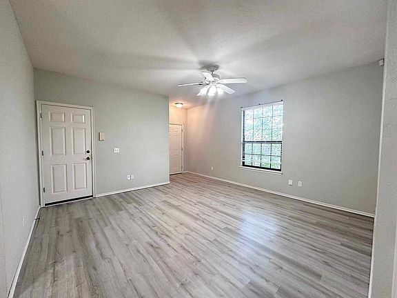 3rd image of 10000 Shadowview Dr