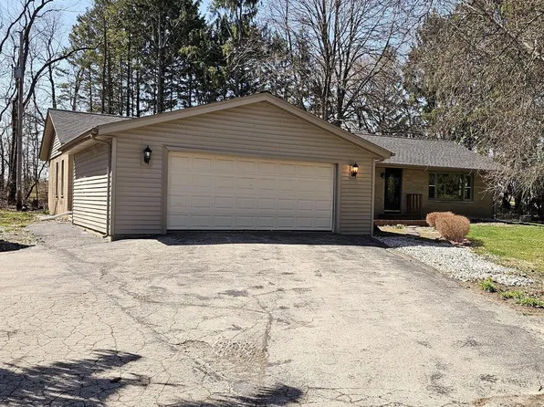10530 304th AVENUE, Burlington, WI 53105