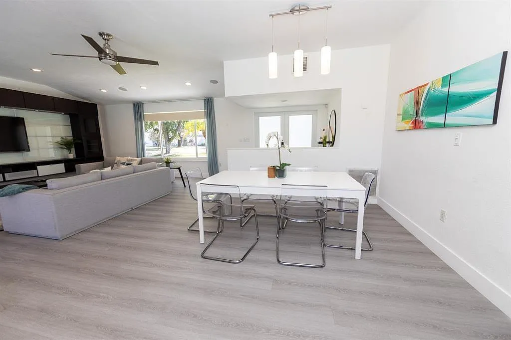 3 bed, 2.0 bath, 1677 sqft, $4,200 — Photo 4