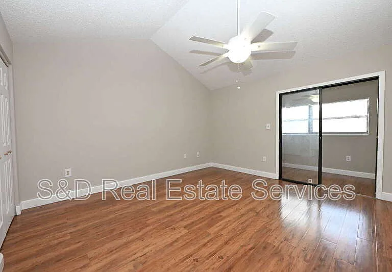 349 Market Sq E — Photo 22