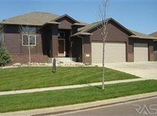 6904 S Heatherridge Ave, Sioux Falls, SD 57108