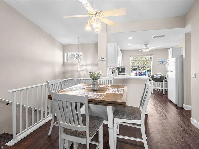 541 Windsor Sq #9 — Photo 8