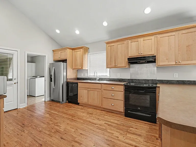 290 University Cir — Photo 6