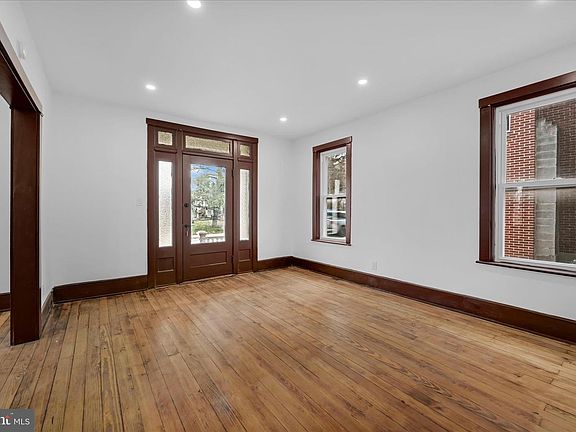 4th image of 2132 Main St