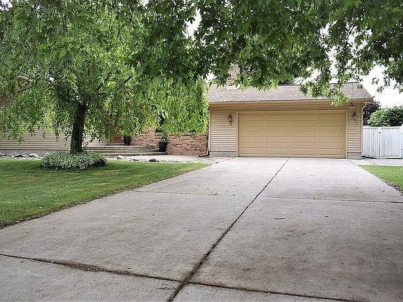2nd image of 3930 Maywood Dr