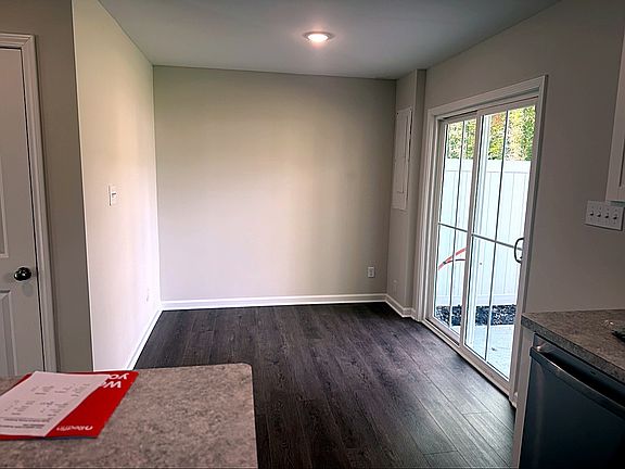4th image of 1124 Canterbury Ridge Rd