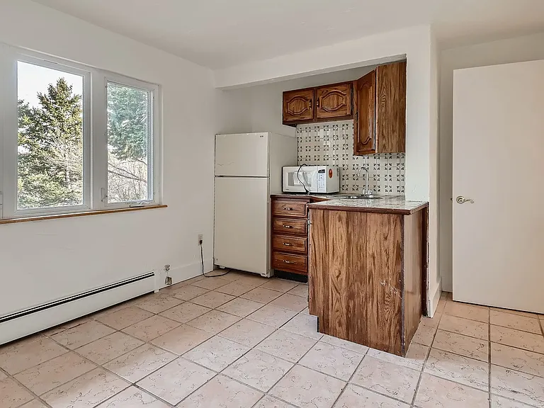 1045 Gilbert St — Photo 21