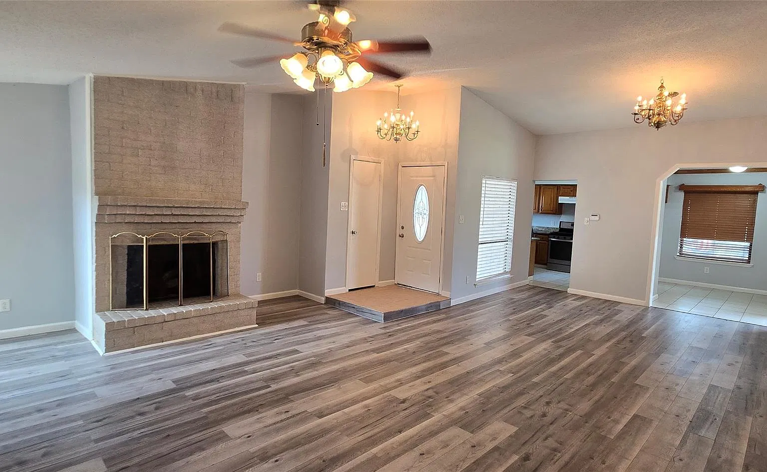4 bed, 2.0 bath, 1982 sqft, $2,100 — Photo 1