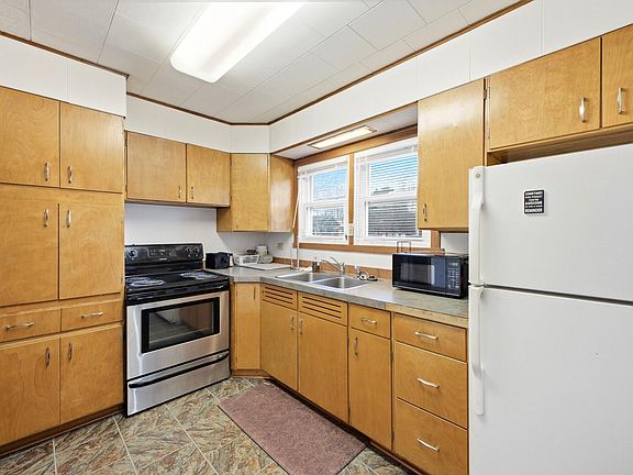 5th image of 223 Forest Lawn Blvd