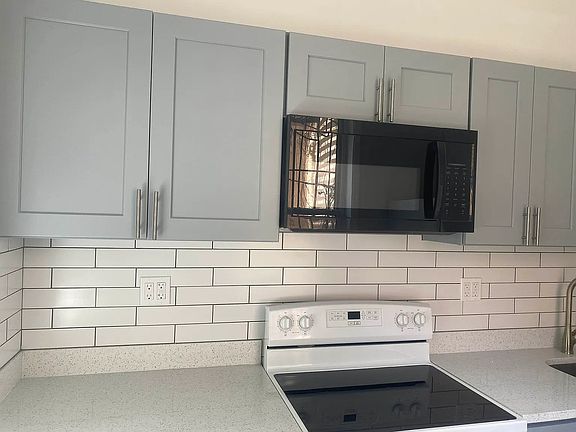 3rd image of 124 S 1st St APT 2