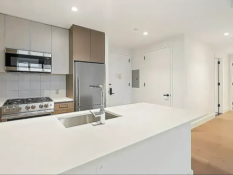 92-27 160th St #2206 — Photo 7