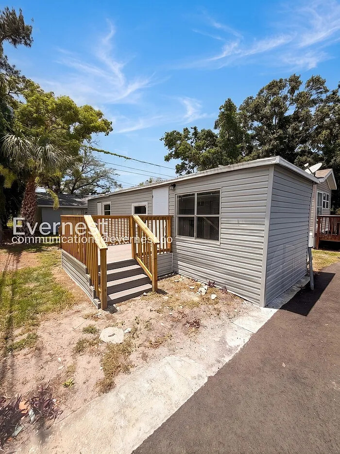 1 bed, 1.0 bath, 327 sqft, $1,375 — Photo 2