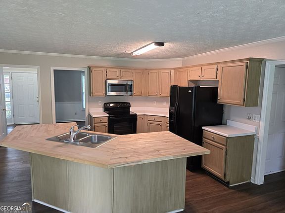 2nd image of 724 Jamie Way NE