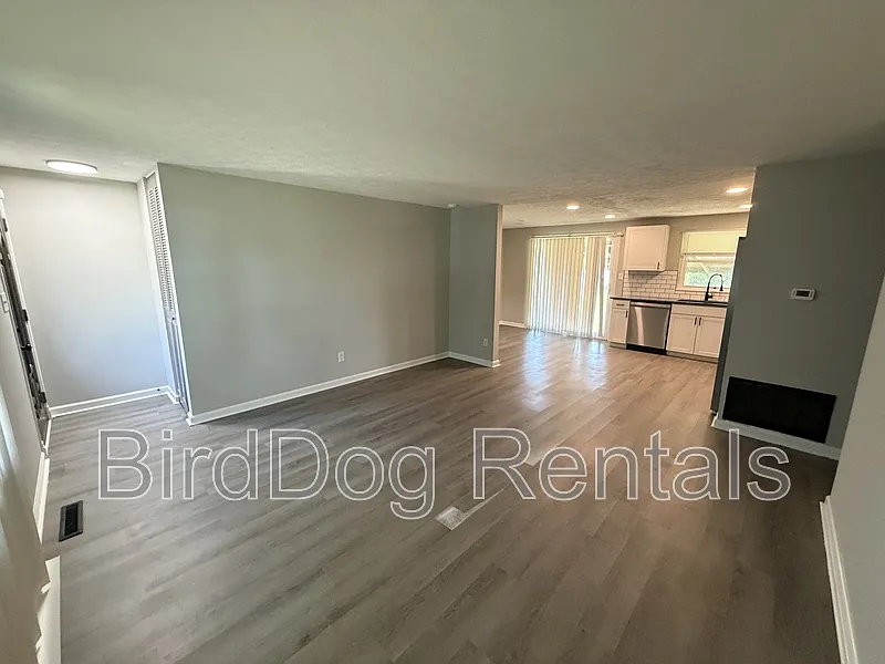 3 bed, 1.0 bath, 1700 sqft, $1,600 — Photo 4