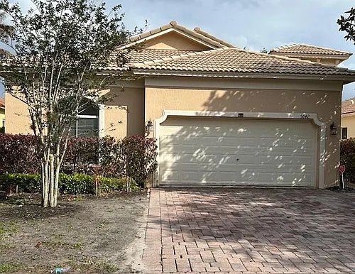 5642 Sunberry Cir Photo 1