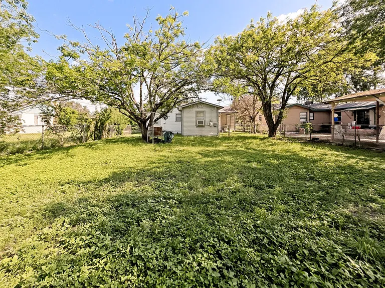 1431 Aransas Ave — Photo 24