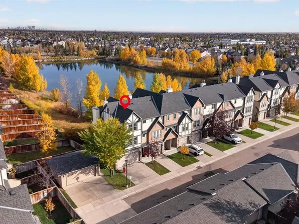 78 S Eversyde Park SW, Calgary, AB T2Y 5G8