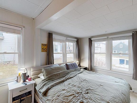 5th image of 906 Center STREET