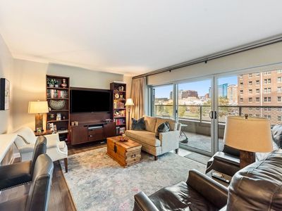 310 W 49th St APT A1, Kansas City, MO, 64112
