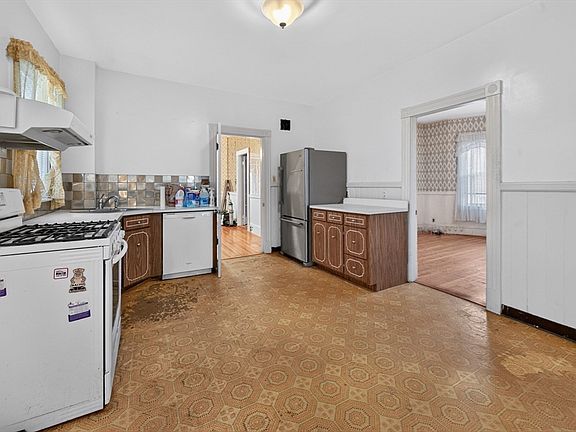 5th image of 156 Broadway