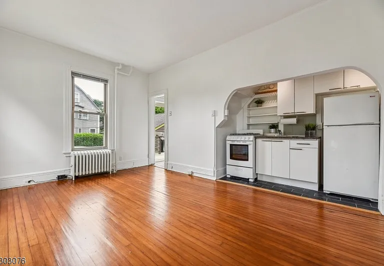 90 Midland Ave #4 — Photo 5