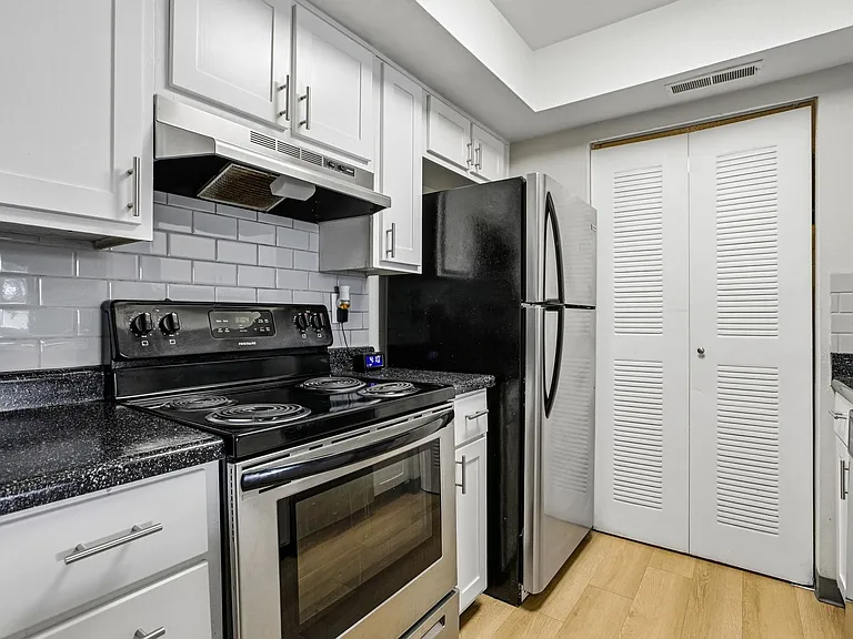 Brighton Place Apartments — Photo 48