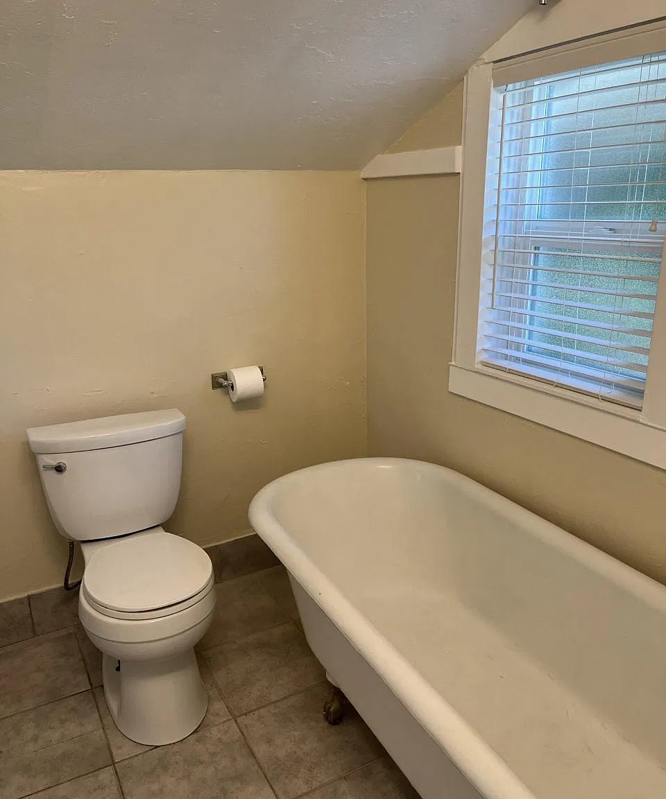 1240 Warner St — Photo 4