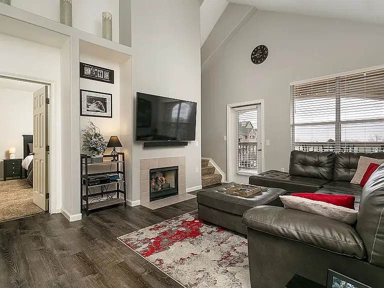 18919 E Warren Cir — Photo 3
