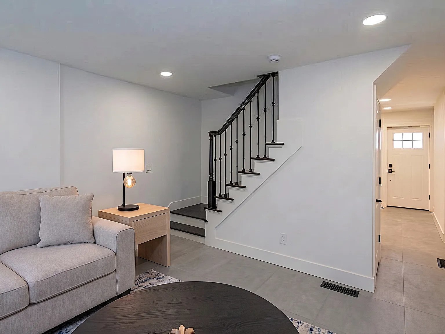 3 bed, 1200 sqft, $3,300 — Photo 4