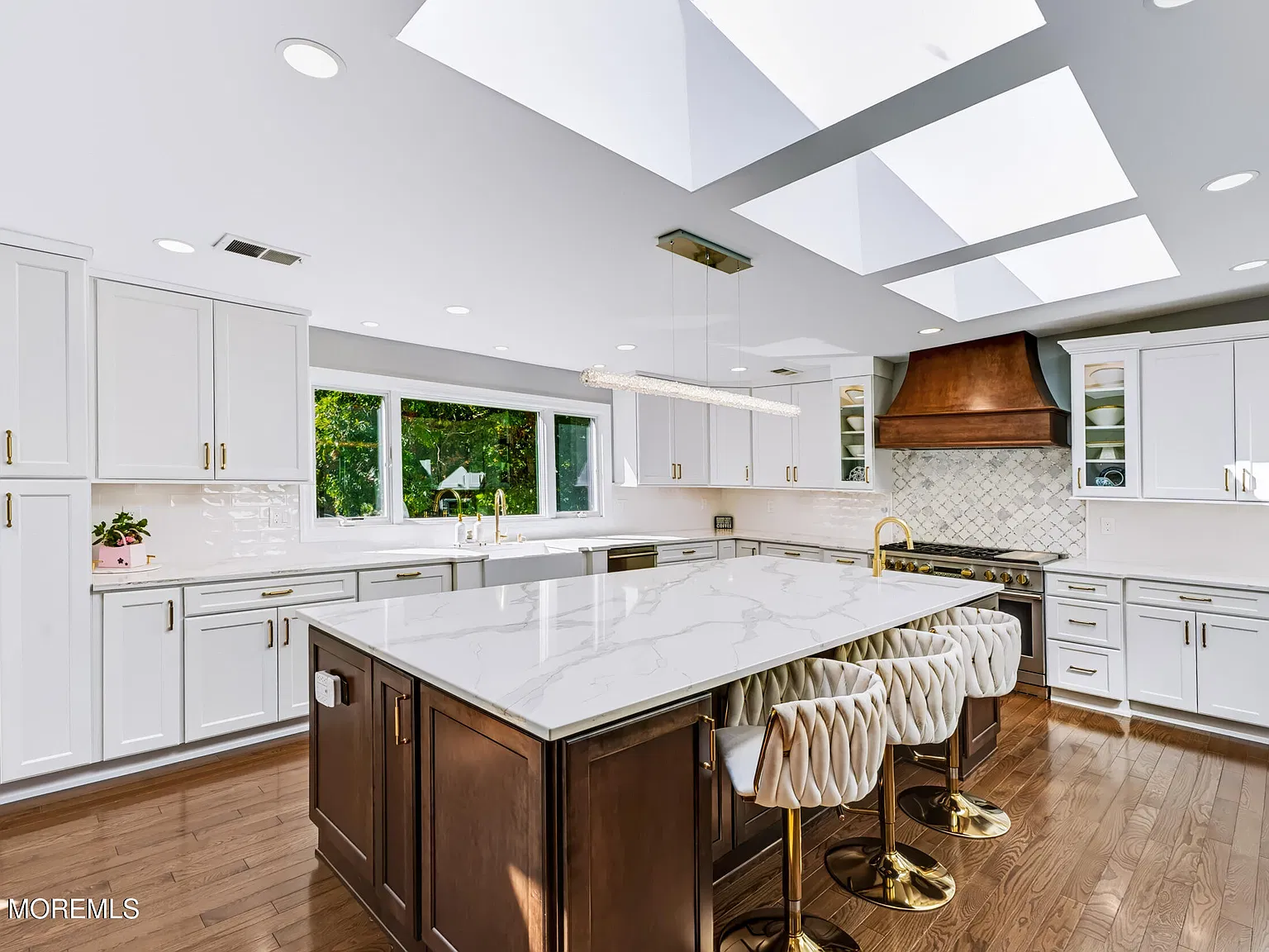 5 bed, 4.5 bath, 5945 sqft, $11,500 — Photo 3