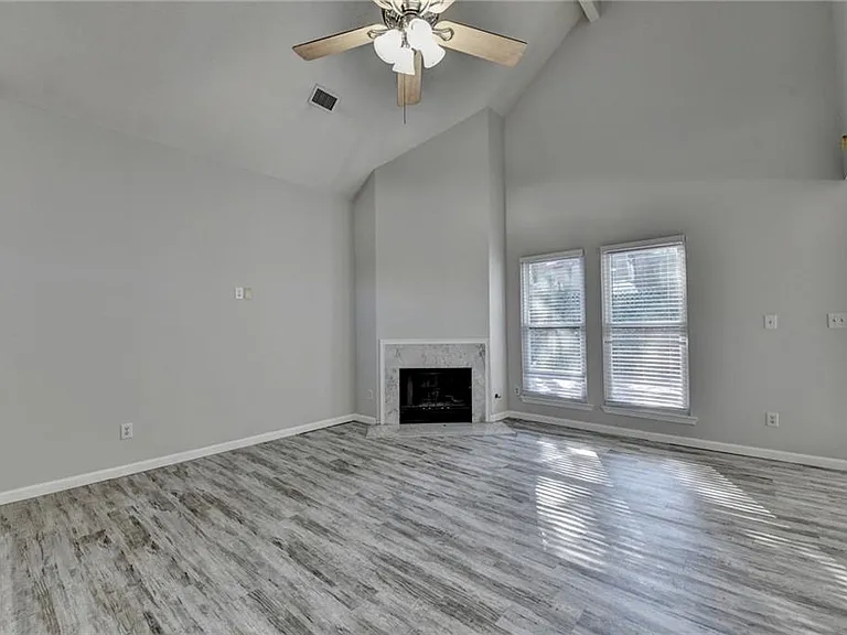 1112 Ashbury Dr — Photo 9