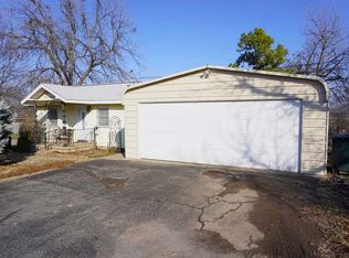 1122 N 2nd St, Perry, OK 73077