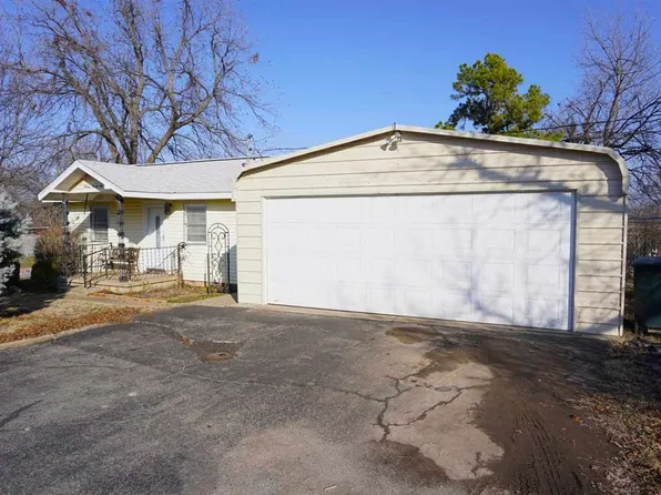 1122 N 2nd St, Perry, OK 73077