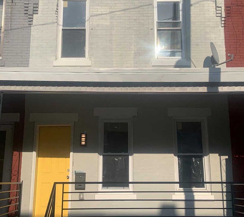 1st image of 119 N Hobart St