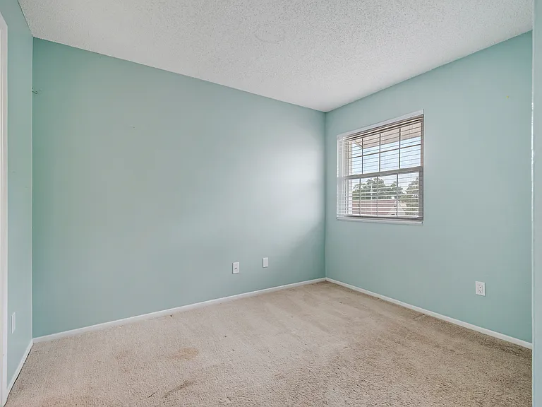 1025 Wentworth Ct — Photo 17